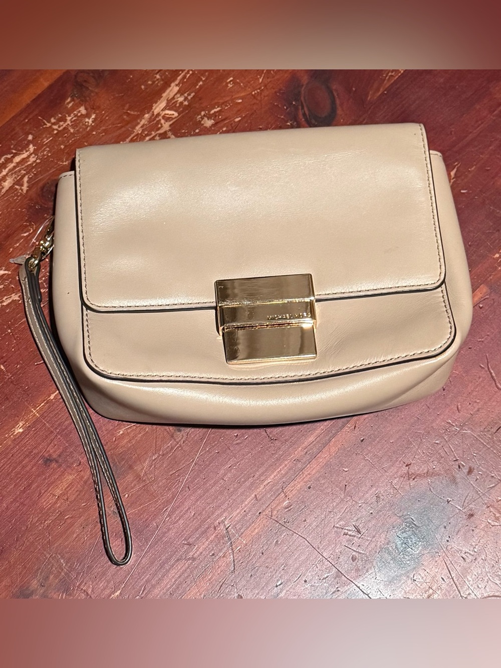 MICHAEL KORS Madelyn Clutch Tan Push lock wristlet